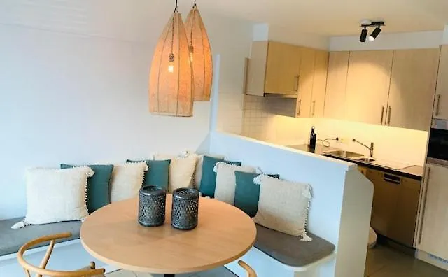 Even Aan Zee - Largo *